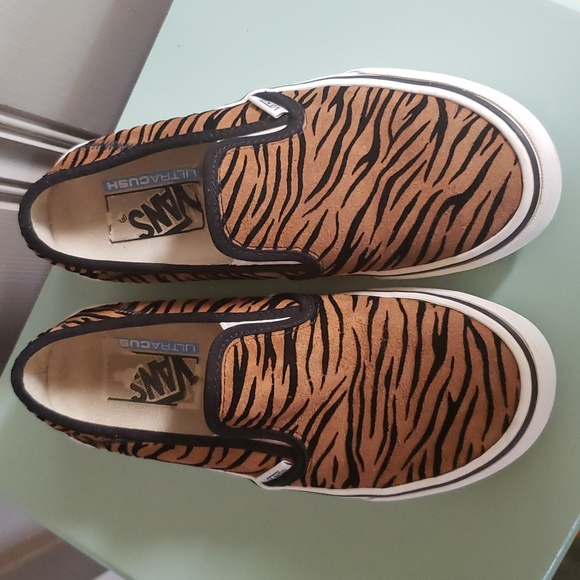 Vans Classic Slip-on Shoes Unisex Tiger Print Men's size 3.5 Women's size 5.0 - Picture 2 of 8